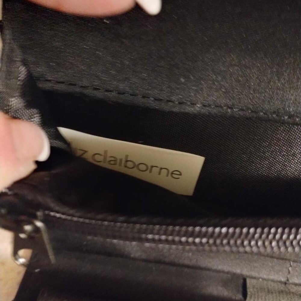 NWT LIZ CLAIBORNE TRIPLE BIFOLD WALLET - Picture 6 of 8